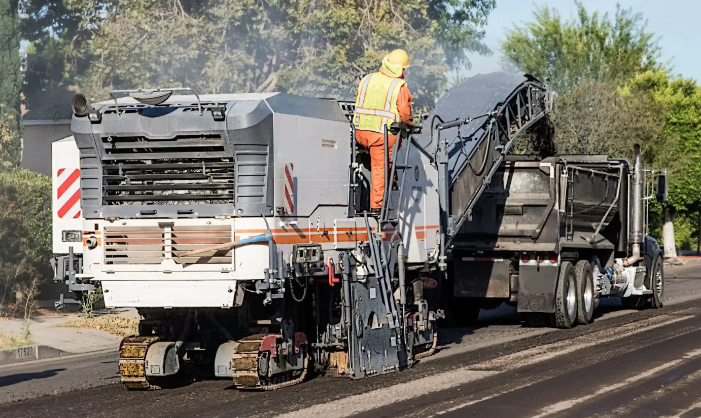 VLJ Construction crew performing asphalt milling in Florida