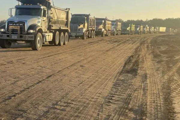 VLJ construction Tri-Axle Dump Truck Hauling